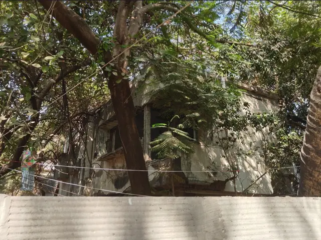 बलराज साहनी का बंगला समय के साथ खंडहर में तब्दील हो गया 