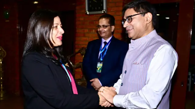 भारतीय विदेश सचिवलाई स्वागत गर्दै परराष्ट्र सचिव सेवा लम्साल 