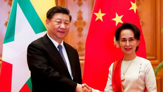 ၂၀၂၀ ဇန်နဝါရီ ၁၈ ရက် နေပြည်တော်မှာတရုတ်သမ္မတရှီကျင့်ဖျင်ကိုလက်ခံတွေ့ဆုံတဲ့ ဒေါ်အောင်ဆန်းစုကြည် 