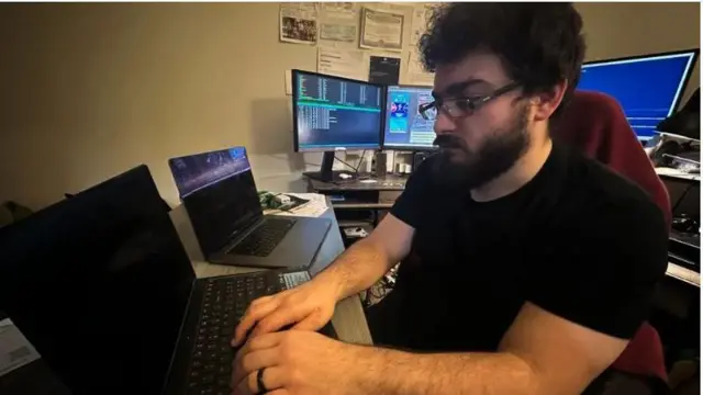 Colton waxaa ka go'an in uu isbeddel keenno