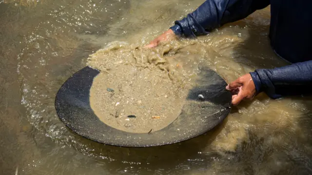 திருவண்ணாமலையில் நிலத்துக்கு அடியில் தங்கம் இருக்கிறதா? உண்மை என்ன?