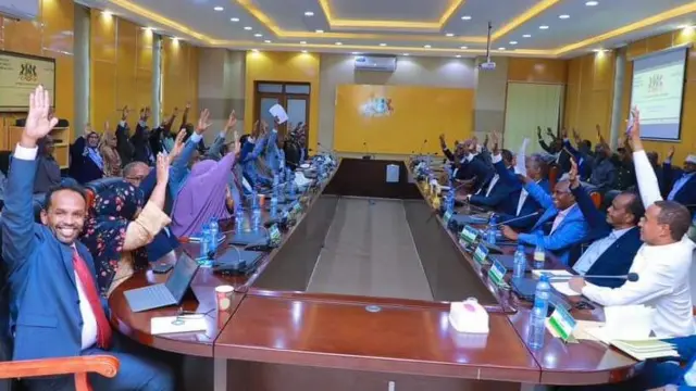 የፑንትላንድ ካቢኔ የሶማሊያ መንግሥት ዕውቅናን ያነሳበትን ውሳኔ ባሳለፈበት ጊዜ 