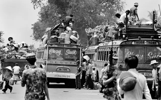 Người dân Nha Trang sơ tán vào đầu năm 1975