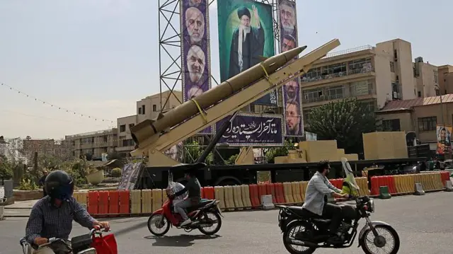 ईरान के एक चौराहे का दृश्य