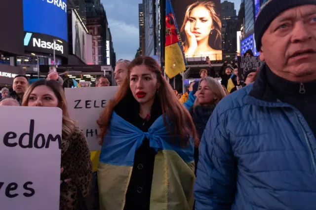 Мітинг українців у Нью-Йорку на честь третьої річниці повномасштабного вторгнення Росії в Україну