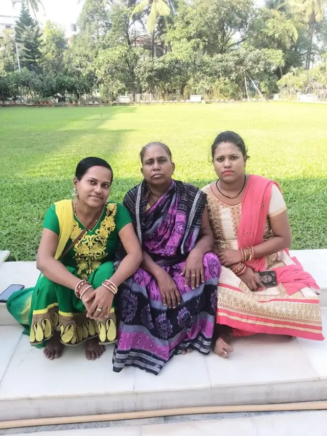 38 वर्षीय सुनीता साहू, 56 वर्षीय प्रमिला साहू आणि 32 वर्षीय सुजाता पाडी यांचा या दुर्घटनेत मृत्यू झाला आहे.