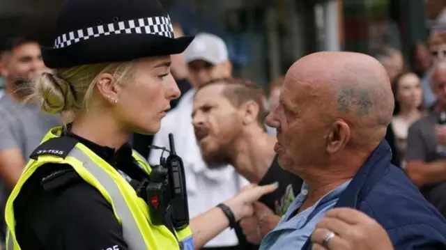 ਬ੍ਰਿਟੇਨ ’ਚ ਹਿੰਸਕ ਪ੍ਰਦਰਸ਼ਨ