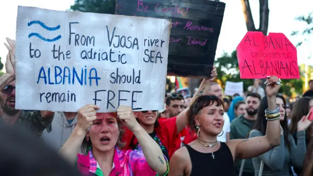protesti u tirani