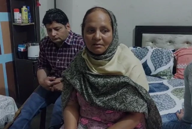 ਮਨਦੀਪ ਦੇ ਮਾਤਾ ਸੁਰਿੰਦਰ ਕੌਰ ਦੱਸਦੇ ਹਨ ਕਿ ਪਹਿਲਾਂ ਉਸ ਨਾਲ ਗੱਲਬਾਤ ਹੋ ਜਾਂਦੀ ਸੀ 