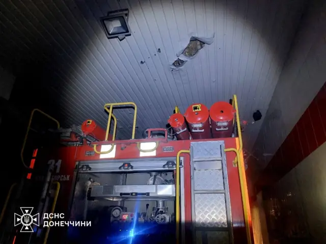 пошкоджений дах пожежної частини
