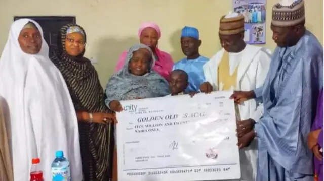 Ìgbà tí àwọn gómìnà gbé ẹ̀bùn owó kalẹ̀ fún ẹbí Musa