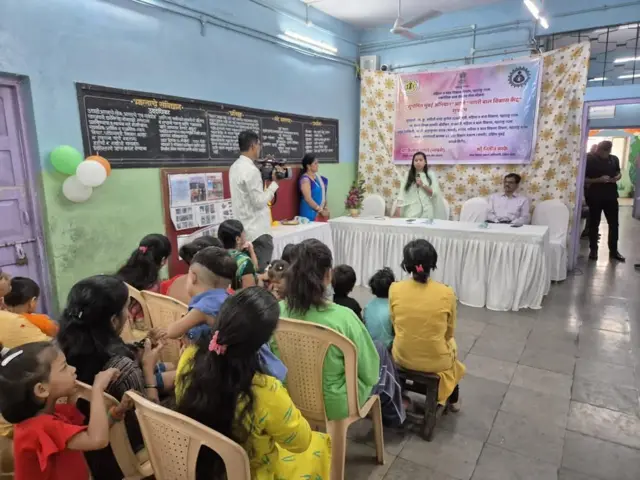 मुंबईत कुपोषित बालकांची संख्या वाढण्याचे कारण म्हणजे स्थलांतर मोठ्या प्रमाणावर आहे.