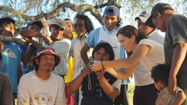 Taller con jóvenes en una comunidad local