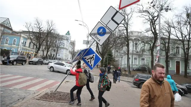 сильний вітер