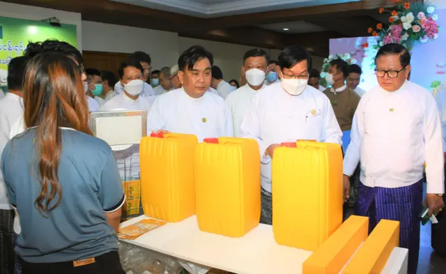 ဆီလုပ်ငန်းရှင်များအသင်း နှစ်ပတ်လည် အသင်းသားစုံညီ အစည်းအဝေး