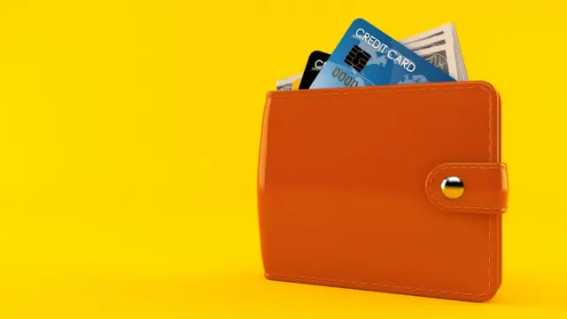 Billetera con tarjetas de crédito