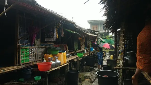 လူငယ်တွေဟာ စစ်ဘေးရှောင်စခန်းမှာနေထိုင်ပြီး မိသားစုစားဝတ်နေရေးအတွက် အပြင်ထွက်အလုပ်လုပ်ကိုင်ပြီးတော့ ဝင်ငွေရှာနေကြသူတွေလို့ပြော