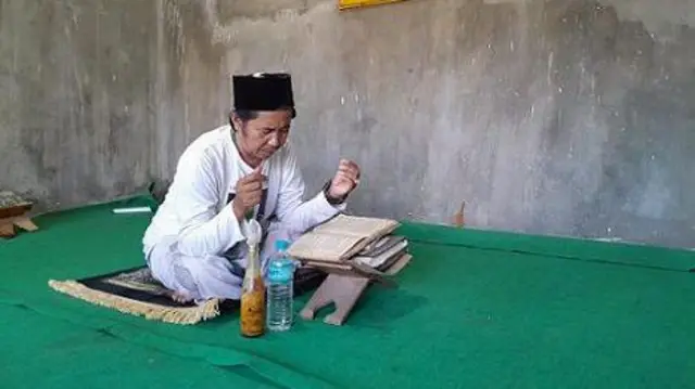 Kanjeng Lora mengaku sudah menjadi guru spiritual sejak muda.