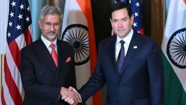 
‘இந்தியாவின் பாதுகாப்புவாதக் கொள்கைகள்’ எனக் கூறப்படுபவற்றைக் குறித்து டிரம்ப் ஏற்கனவே விமர்சித்துள்ளார்.
