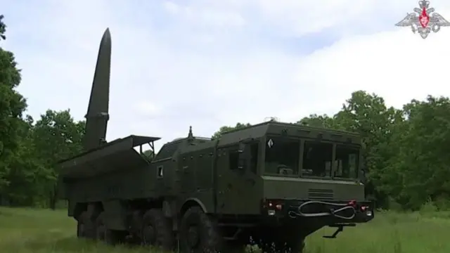 Установка «Искандер-М» с баллистической ракетой