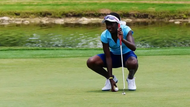 Georgia Oboh dey play golf for field.