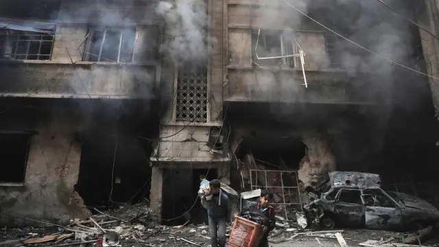 Dad guuraya ka dib markii toddobaadkii hore uu weerar dhacay waxaana goobta ka baxaya qiiq