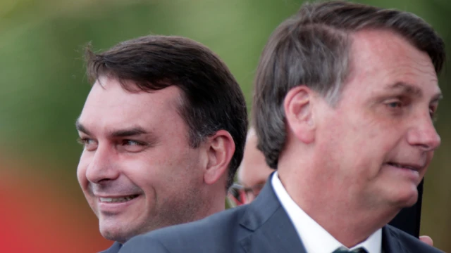 Fl[avio Bolsonaro e Jair Bolsonaro