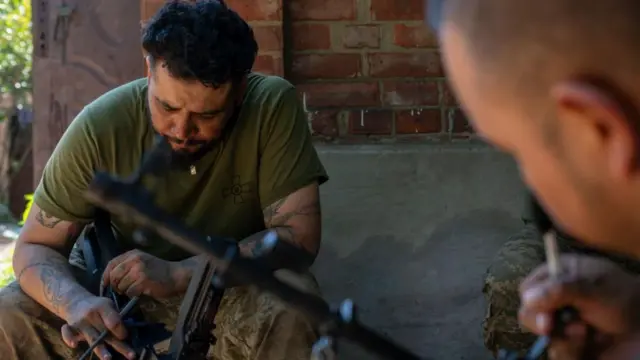 ሓደ ኮሎምቢያዊ ወተሃደር ኣብ ዩክረይን