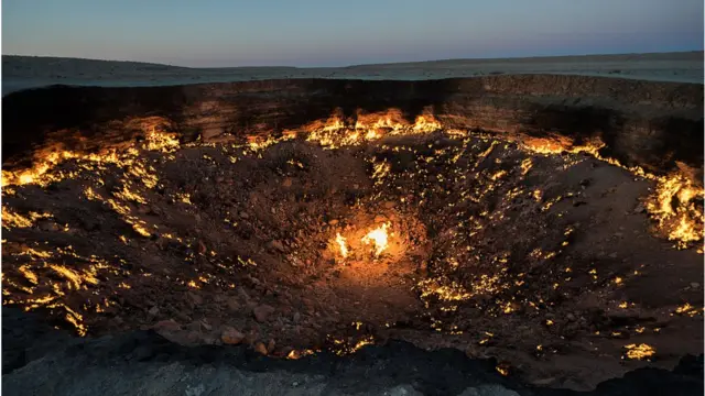 দশকের পরে দশক ধরে জ্বলছে এই অগ্লিকুণ্ডটি।