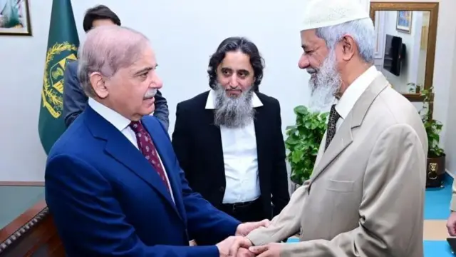 Ra'iisul wasaaraha Pakistan Shahbaz Sharif ayaa sidoo kale la kulmay Zakir Naik