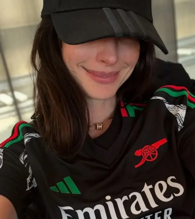 Selfi En Hatavej u dresu Arsenala