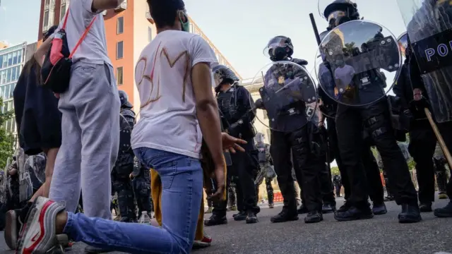 Protesters confront police in Washington DC