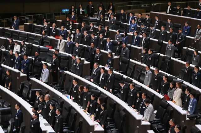 รัฐสภาลงมติเห็นชอบให้ส่งคำถามประชามติให้ ครม. เป็นภารกิจสุดท้ายก่อนปิดประชุมรัฐสภาสมัยวิสามัญ เมื่อ 11 ธ.ค.