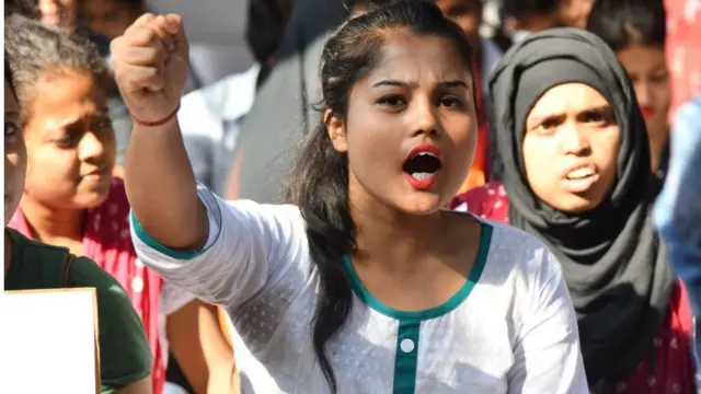 Katta eshak Ranetki guruhining porno fotosuratlari