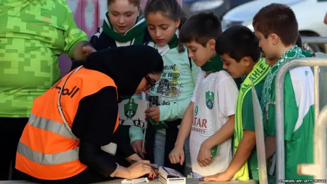 ਸਾਉਦੀ ਅਰਬ ਨੇ ਪਹਿਲੀ ਵਾਰ ਔਰਤਾਂ ਨੂੰ ਫੁਟਬਾਲ ਮੈਚ ਦੇਖਣ ਦੀ ਆਗਿਆ ਦਿੱਤੀ