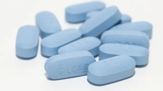 Tablet obat antiretroviral tenofovir dipakai untuk menangani AIDS.