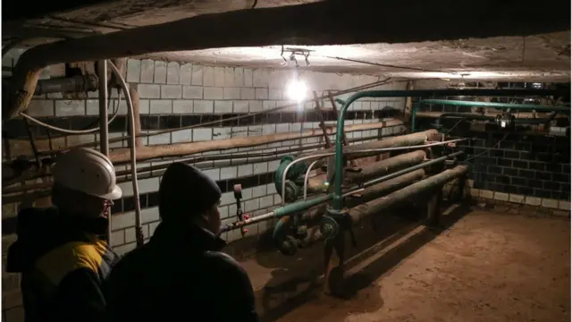 Відтепер офіційно: ремонт труби в домі - за окрему плату