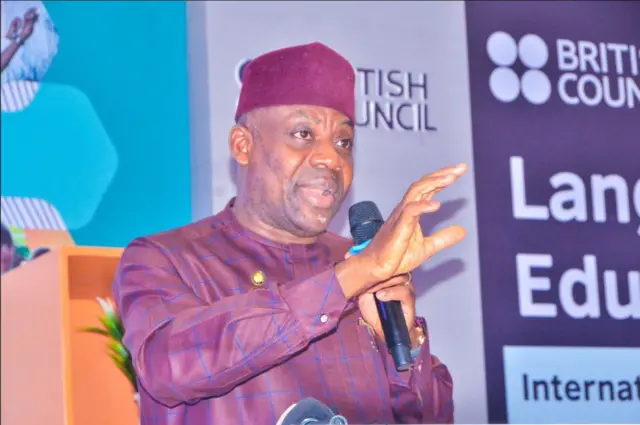 Tunji Alausa, Minista na-ahụ maka agụmakwụkwọ na Naijiria 