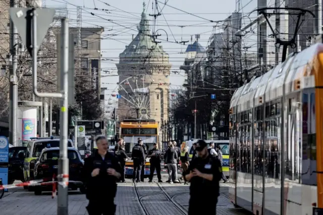 نیروهای پلیس در محل حادثه