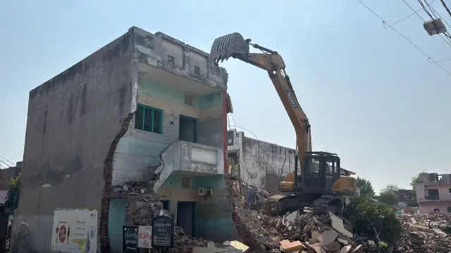 રાજકોટ જંગલેશ્વર ડિમોલિશન, આરએમસી, જંગલેશ્વરના રહેવાસીની સ્થિતિ, રાજકોટ મ્યુનિસિપલ કોર્પોરેશનની કાર્યવાહી, જંગલેશ્વર મેગા ડિમોલિશન, આજી પટ્ટા, ખોકદડી નદી, કાયદો અને વ્યવસ્થા, રાજકોટ પોલીસ, બીબીસી