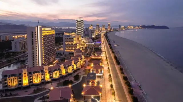 원산에 새로 조성된 갈마 해안 관광지의 스카이라인 전경