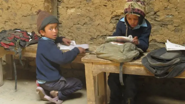 बालबालिका