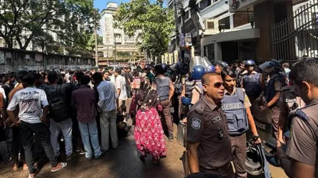 বিভিন্ন দাবিতে মঙ্গলবার বিক্ষোভ করে শিক্ষার্থীরা
