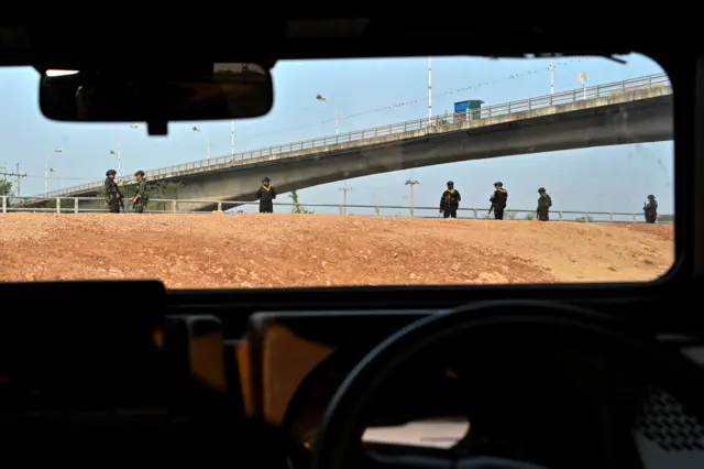 Thai army at no.2 bridge