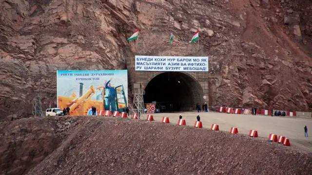 نیروگاه برق آبی "راغون" در تاجیکستان