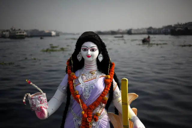দশমীর সন্ধ্যায় নারায়ণগঞ্জে দুর্গা বিসর্জন দেয়া হচ্ছে, ২০২১