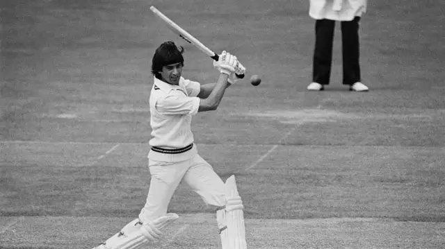 1978 में लॉर्ड्स में क्रिकेट क्लब के एक मैच में शॉट खेलते मोहसिन ख़ान