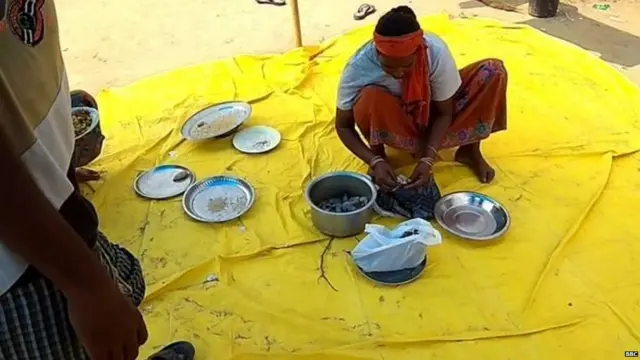 वस्तीमध्ये मोठ्या धुमधडाक्यात ख्रिसमस सण साजरा केला जातो.