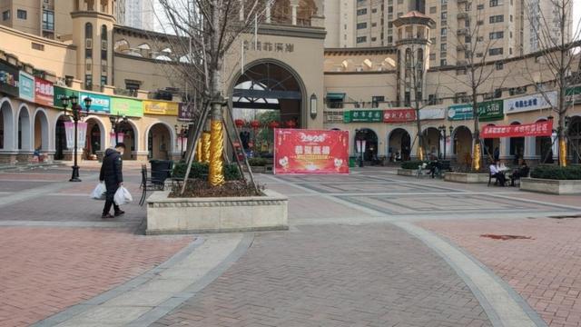 现居武汉的台湾人描述，市区店家仅有一成开业。