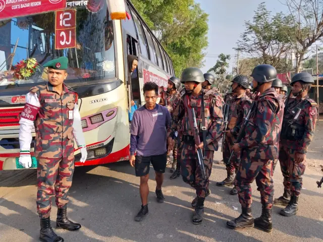 আশ্রিতদের ১২টি বাসে করে ইনানী জেটি ঘাটে আনা হয়।